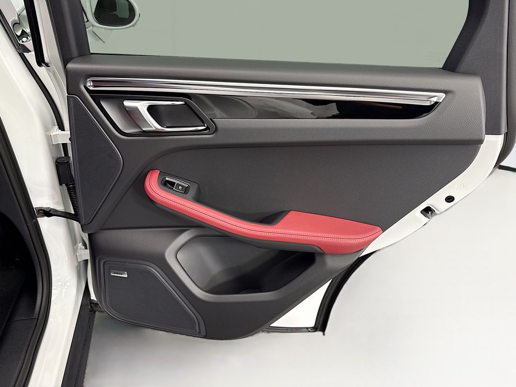 Thumbnail: 2026 Porsche Macan - 28