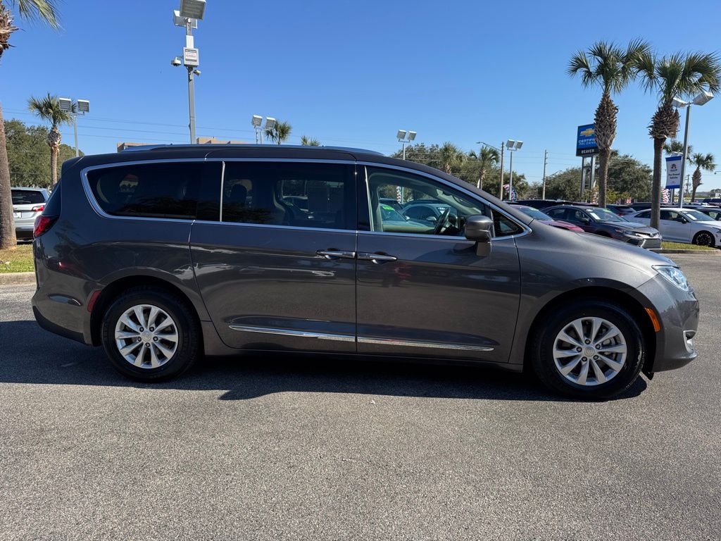 2019 Chrysler Pacifica Touring L 9