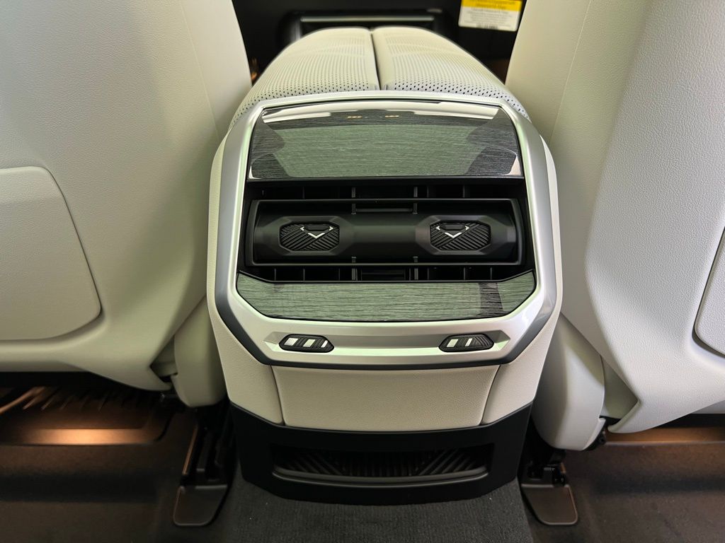 Thumbnail: 2026 BMW 7 Series - 9