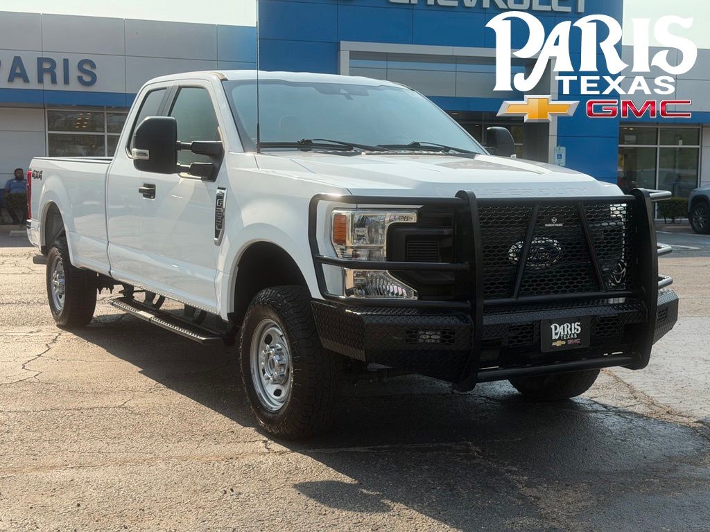 Oxford White 2022 Ford F-250 Super Duty Pickup Truck Four-Wheel Drive Automatic