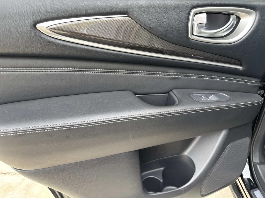 Used 2019 Black INFINITI PURE image 24