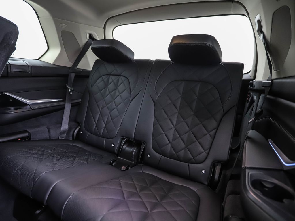 Thumbnail: 2025 BMW X7 - 24