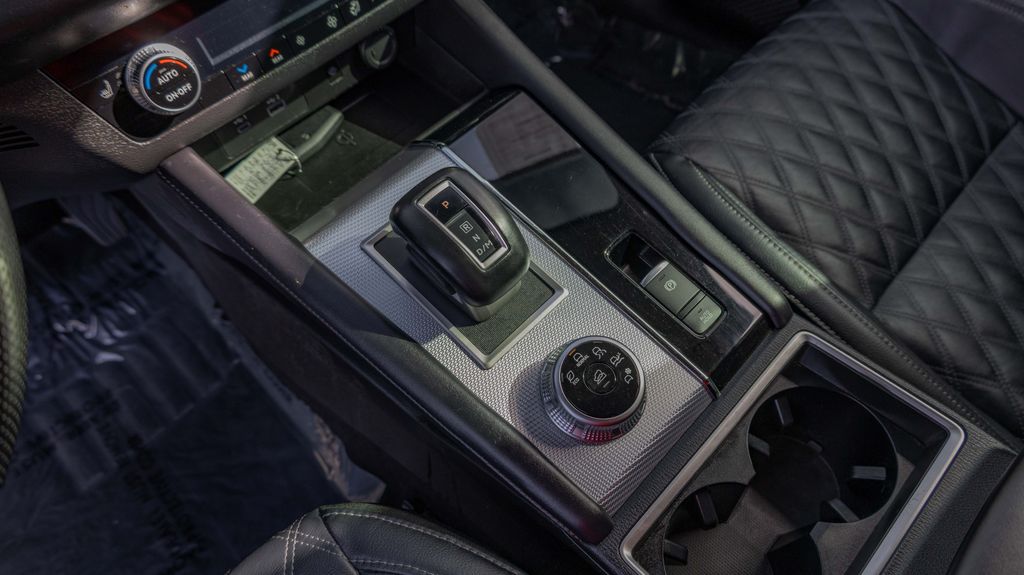 Used 2024 Mitsubishi Outlander SEL 4D Sport Utility