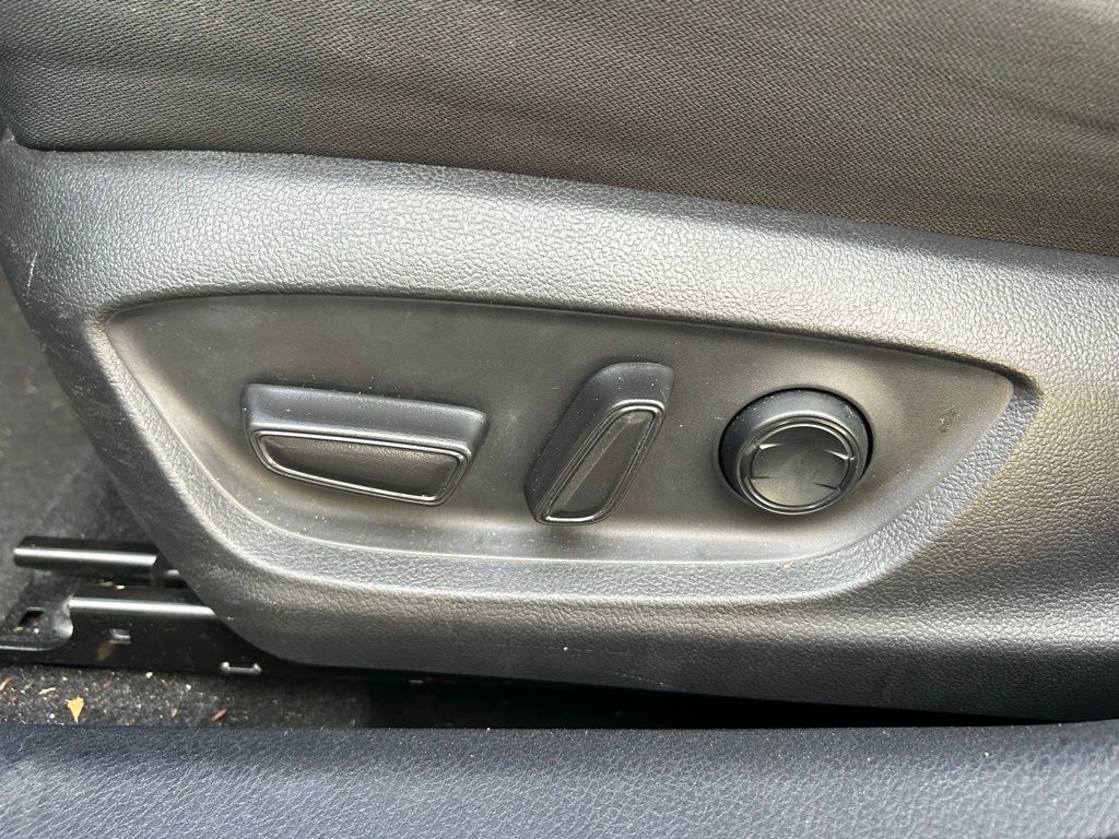 Thumbnail: 2021 Toyota Camry - 16