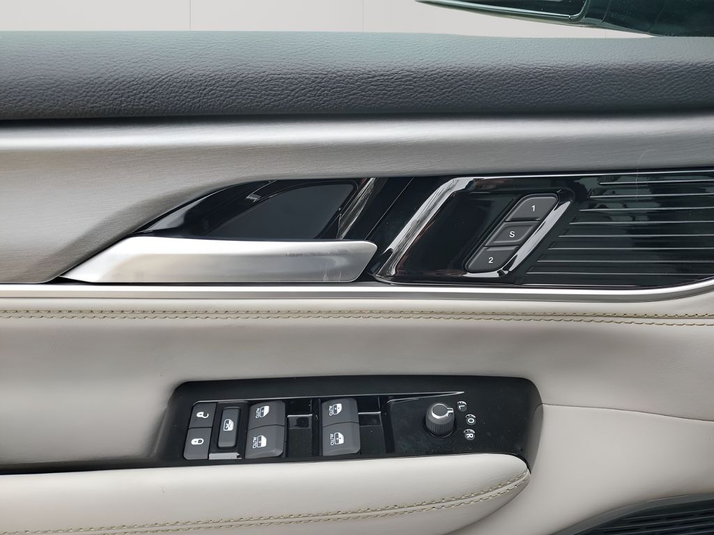 New 2026 White Jeep  image 28