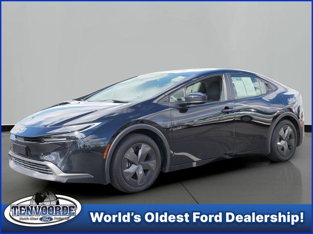  2025 Toyota Prius LE FWD   