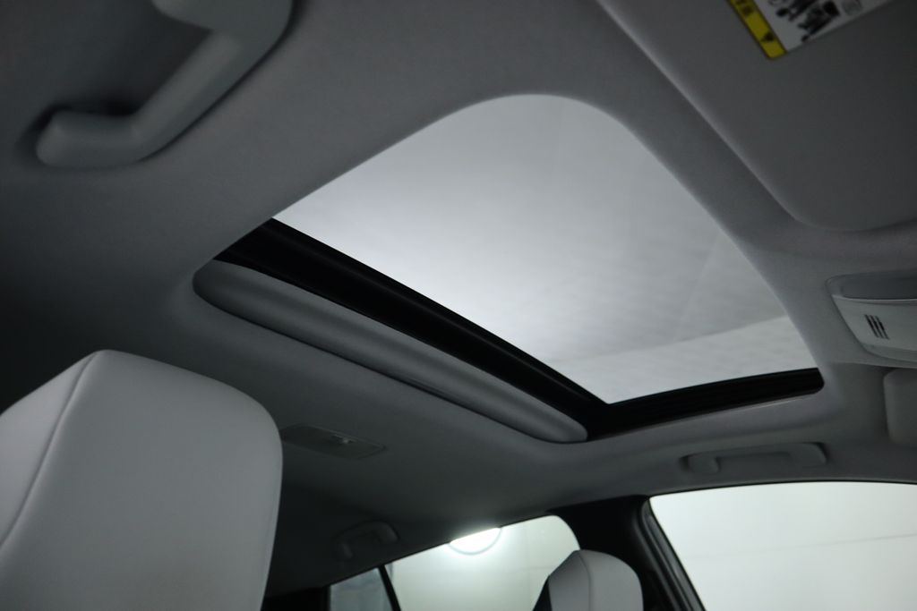 2016 Toyota Prius Four 18