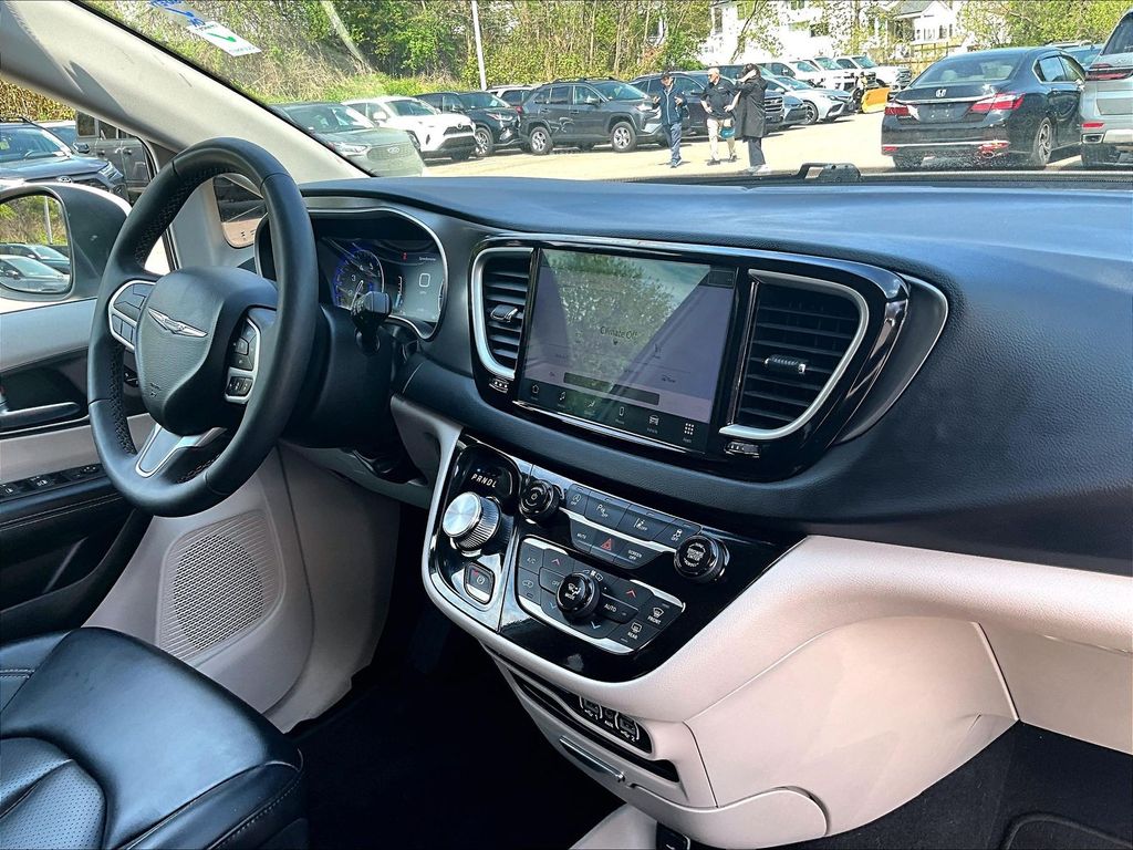 2023 Chrysler Pacifica — photo 14