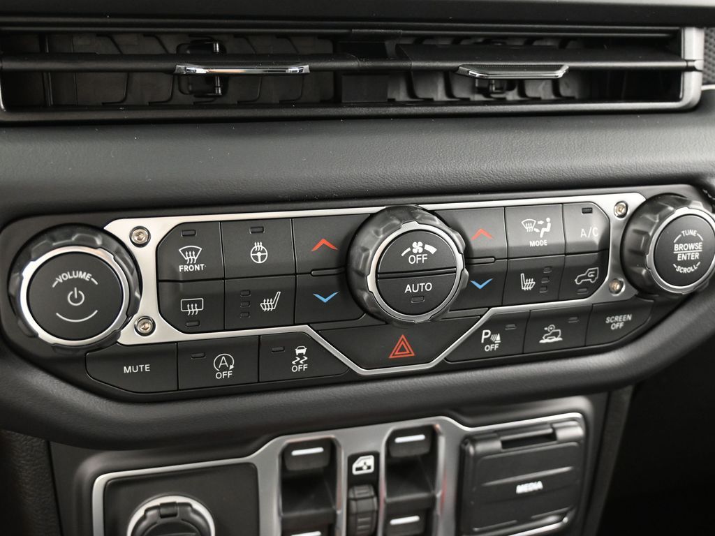 New 2026 Bright White Clearcoat Jeep Rubicon image 20