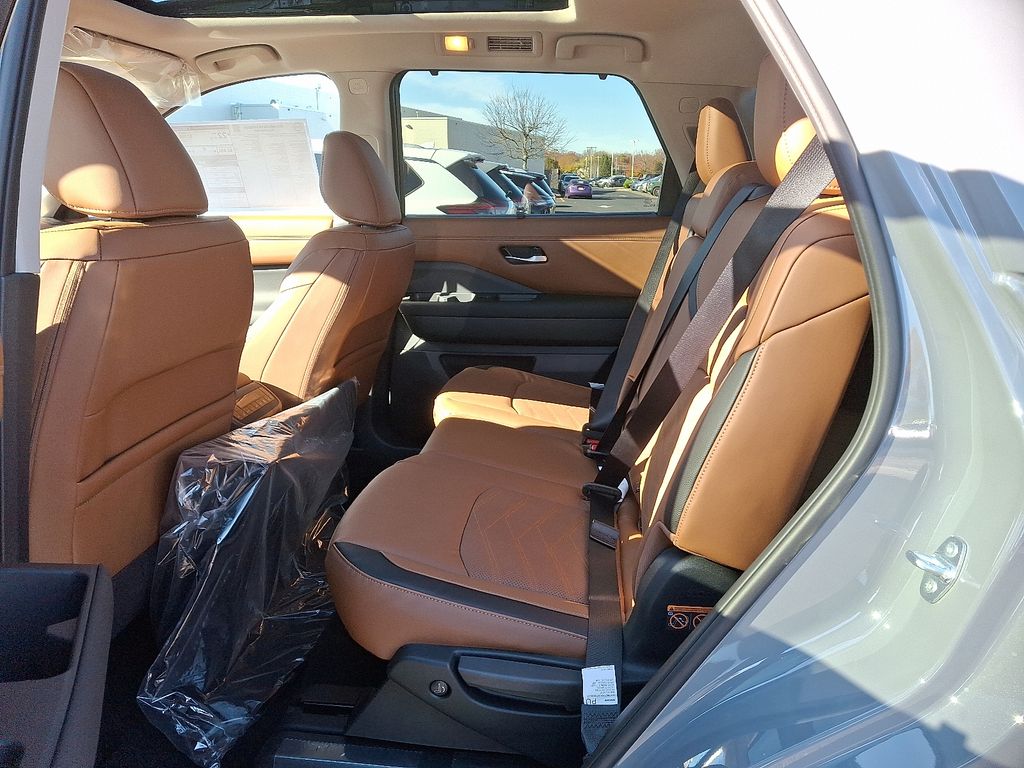 Thumbnail: 2025 Nissan Pathfinder - 6