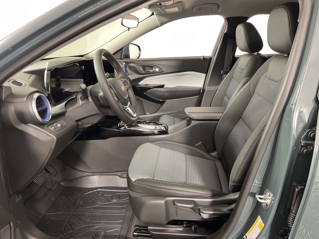 Thumbnail: 2025 Chevrolet Trax - 21