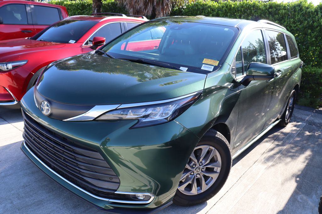 Thumbnail: 2021 Toyota Sienna - 2