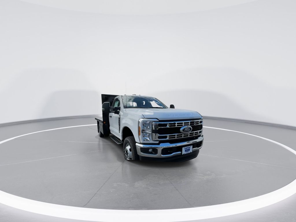 New 2024 Oxford White Ford F-350® XL image 4