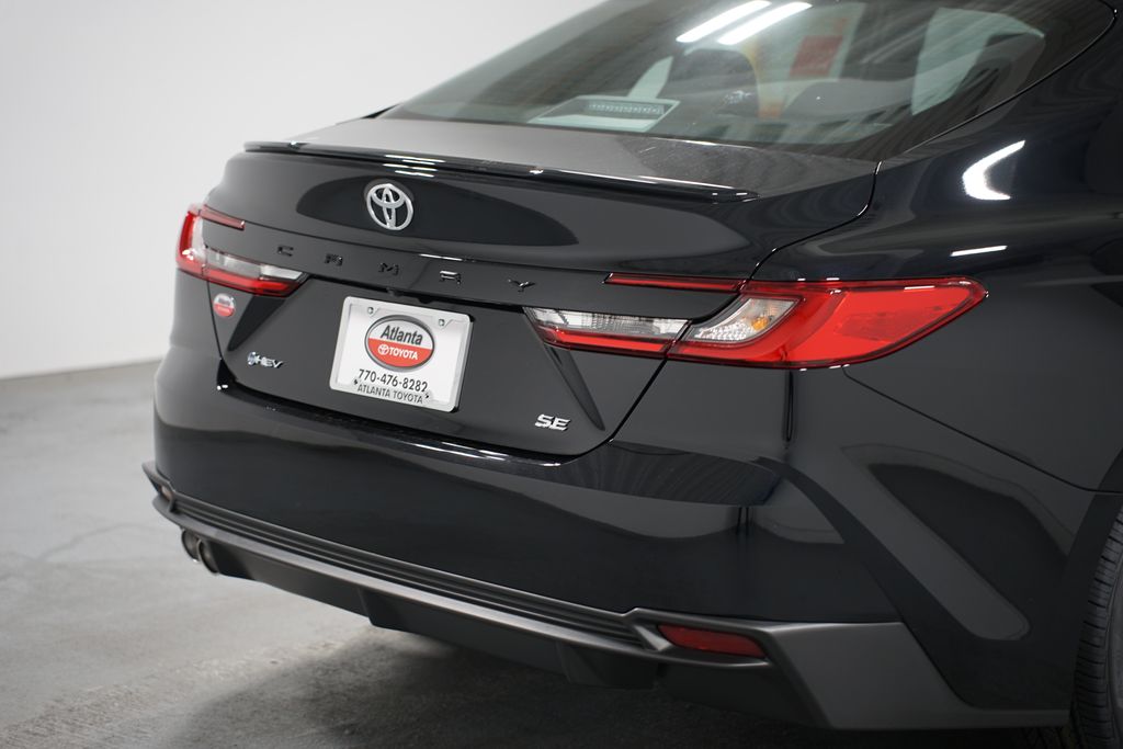 2025 Toyota Camry SE 9