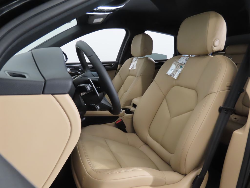 Thumbnail: 2026 Porsche Macan - 5