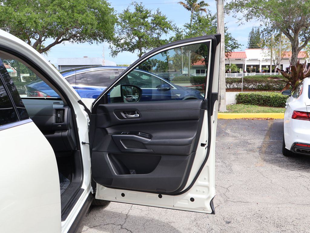 Used 2024 White Nissan SL image 25