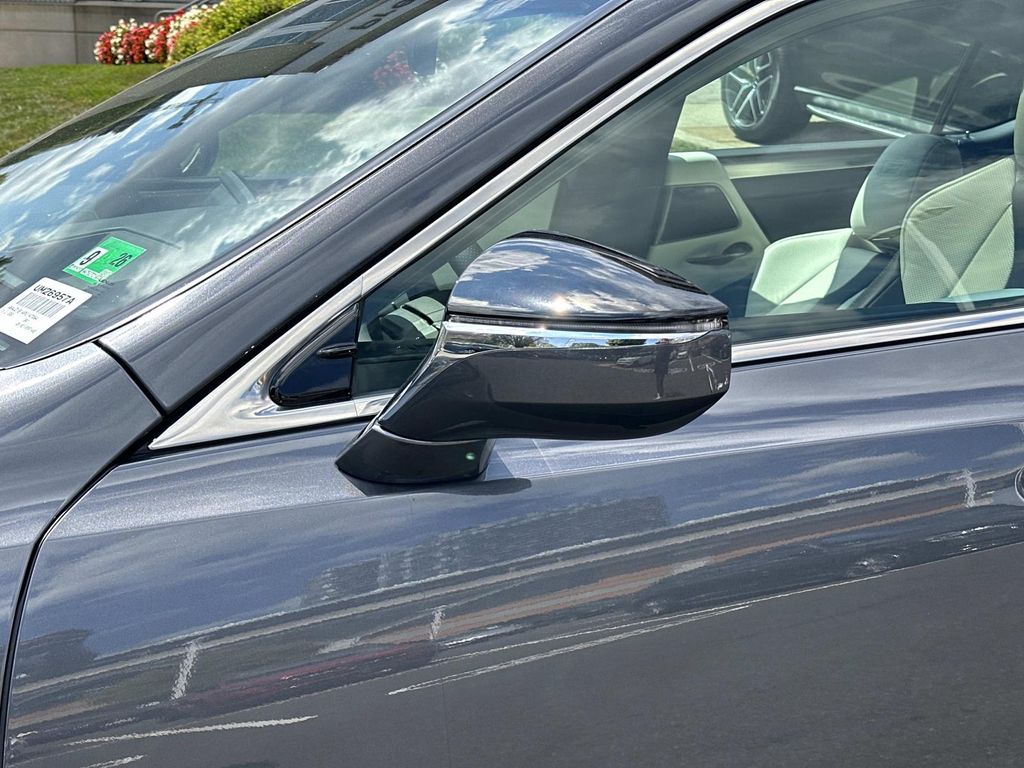 Thumbnail: 2023 Lexus ES - 13