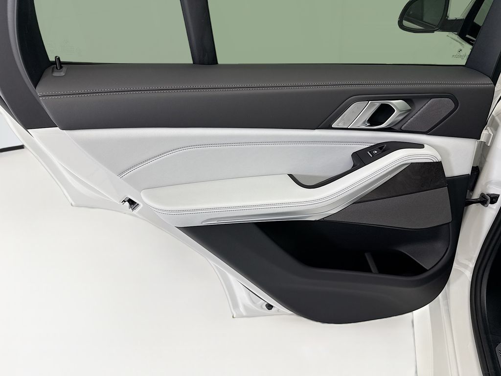 Thumbnail: 2026 BMW X5 - 25