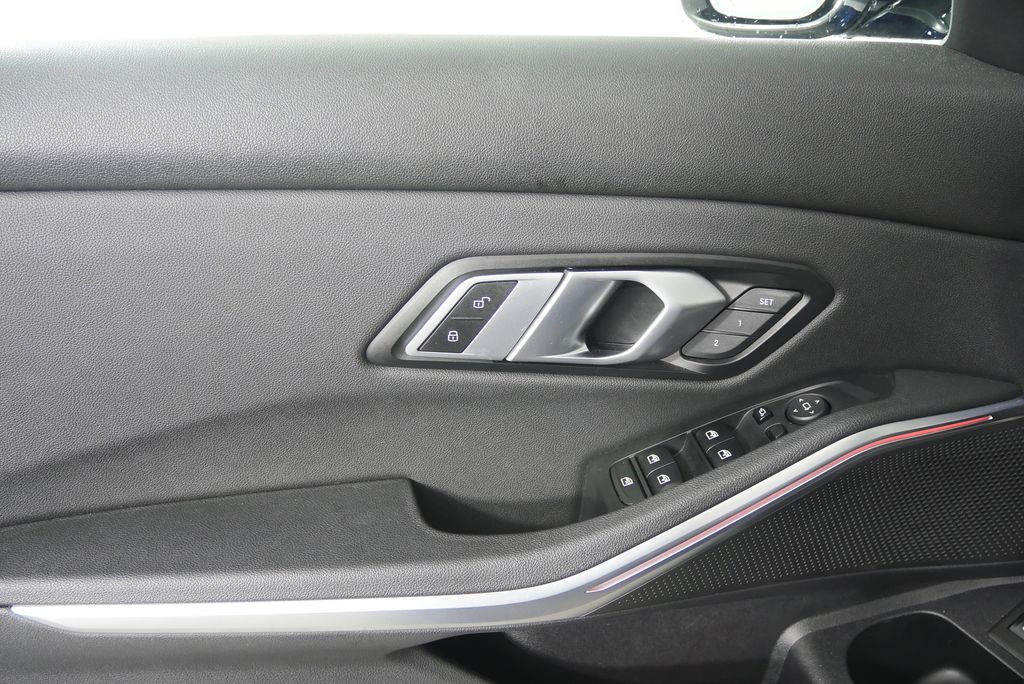 Thumbnail: 2021 BMW 3 Series - 9