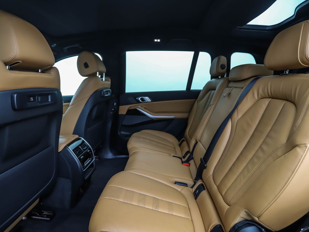 Thumbnail: 2021 BMW X7 - 23