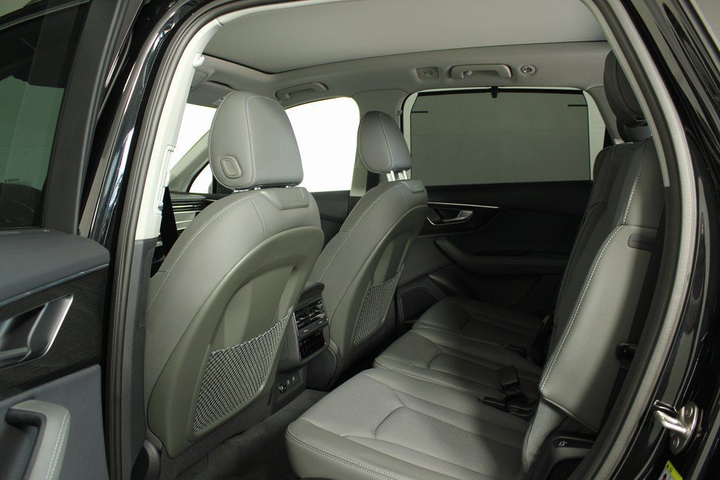 Thumbnail: 2025 Audi Q7 - 6