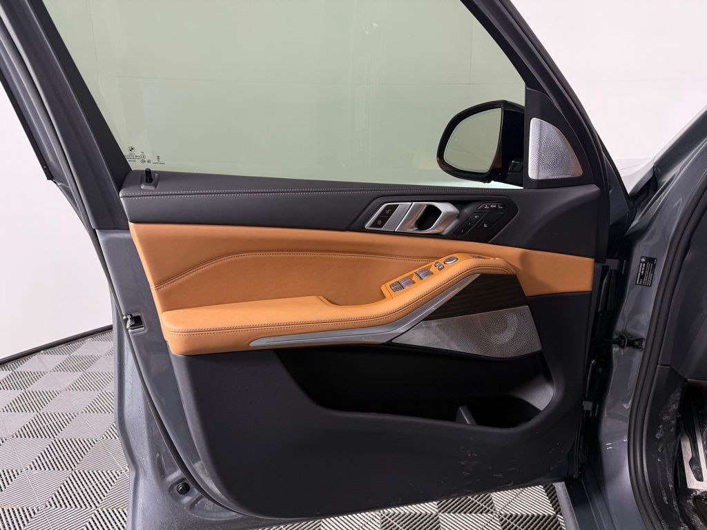 Thumbnail: 2024 BMW X7 - 13