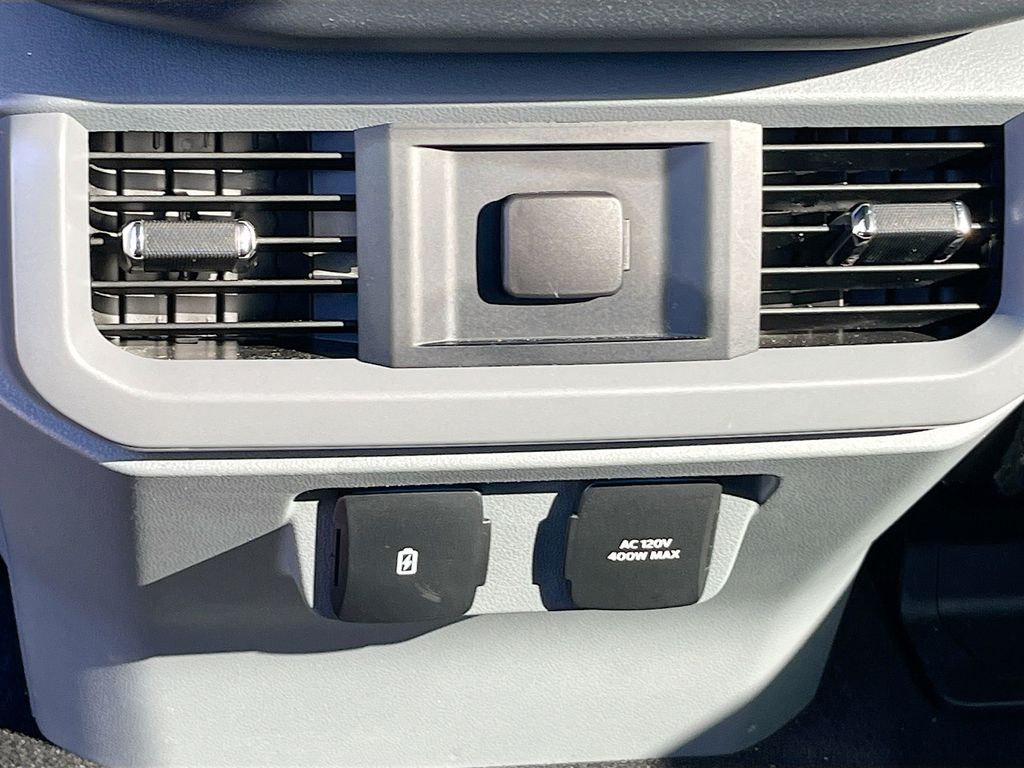 Used 2024 Black Ford XLT image 27