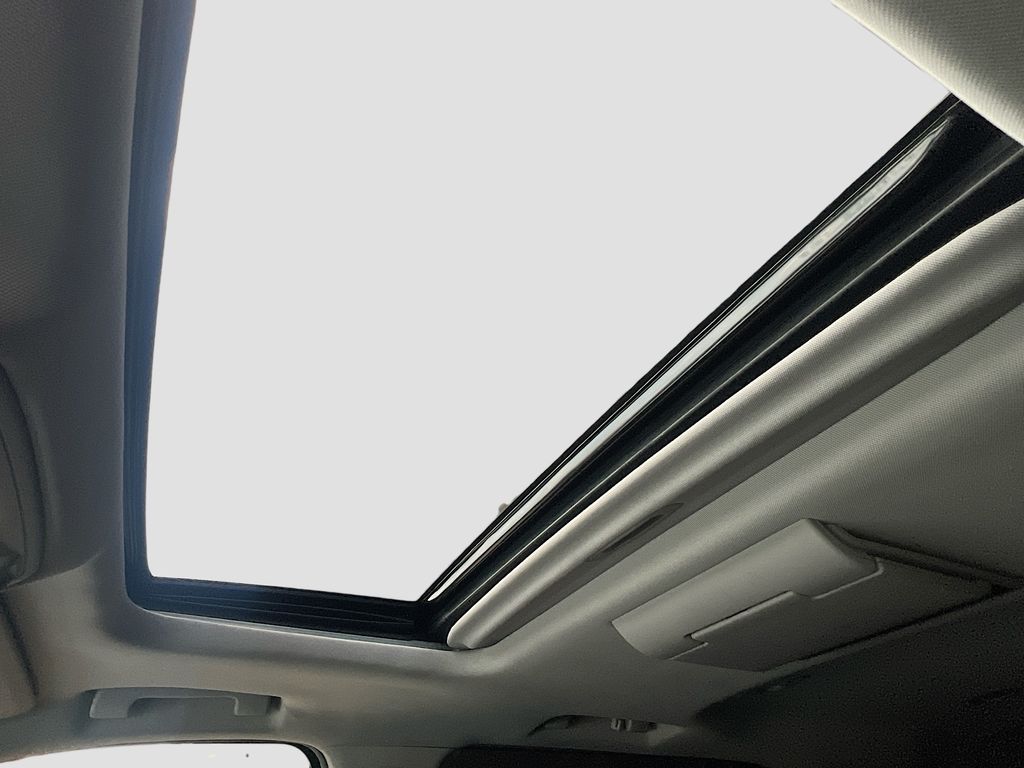 Used 2019 Silver Chevrolet Premier image 23