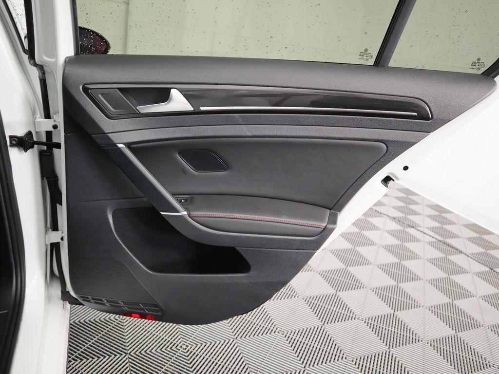 Thumbnail: 2017 Volkswagen Golf - 27
