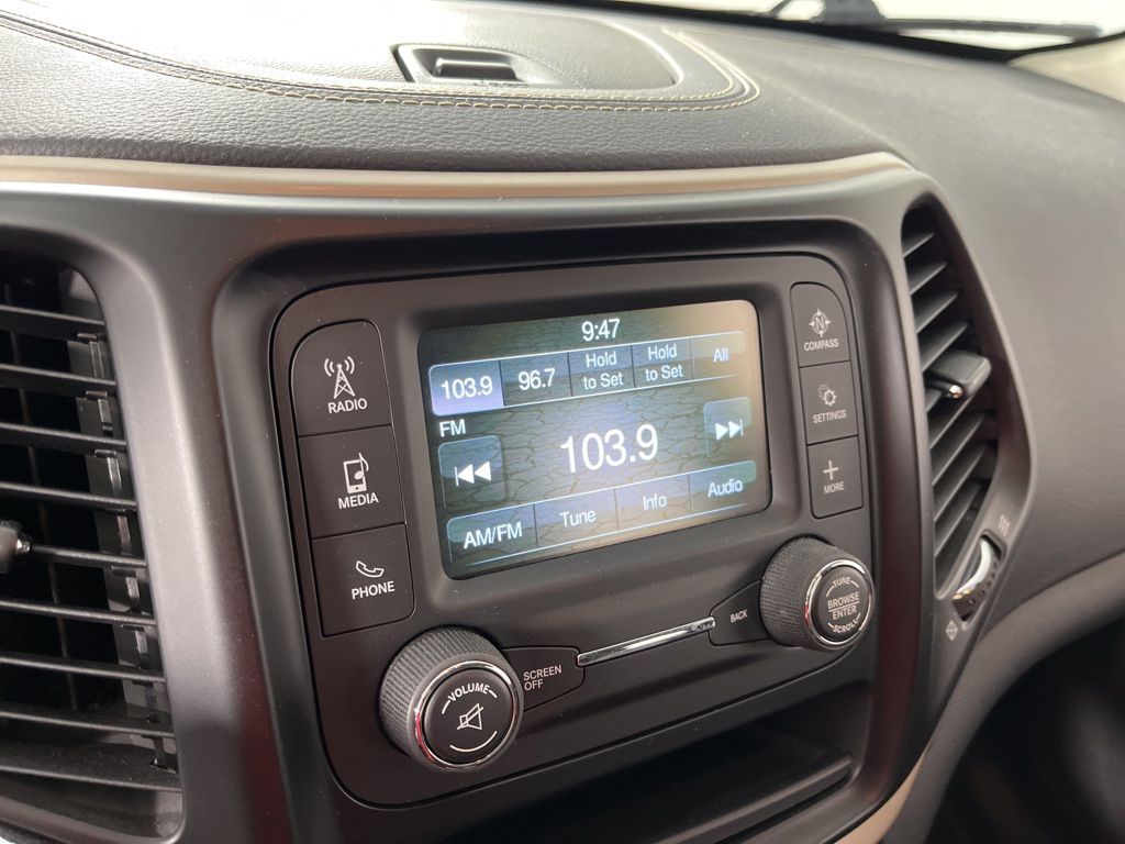 Thumbnail: 2018 Jeep Cherokee - 27