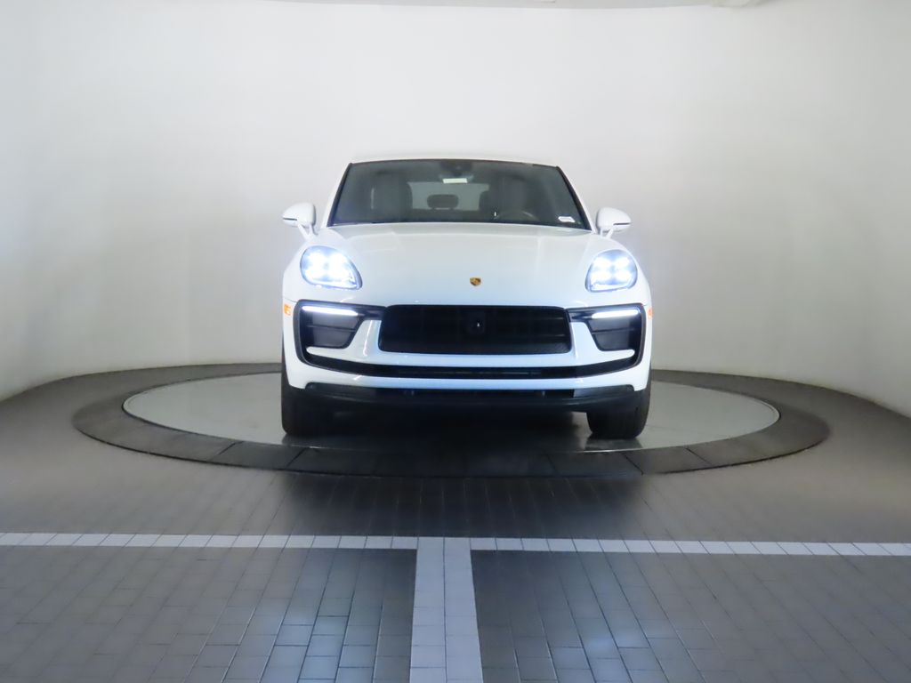 Thumbnail: 2024 Porsche Macan - 10