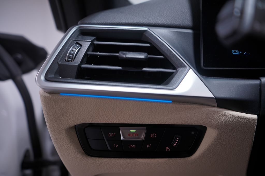 Thumbnail: 2023 BMW i4 - 19