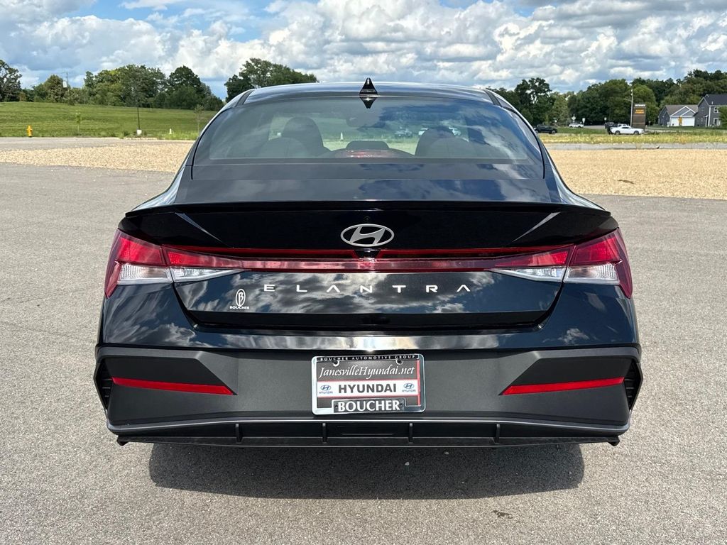 New 2026 Abyss Black Hyundai SEL Sport image 4