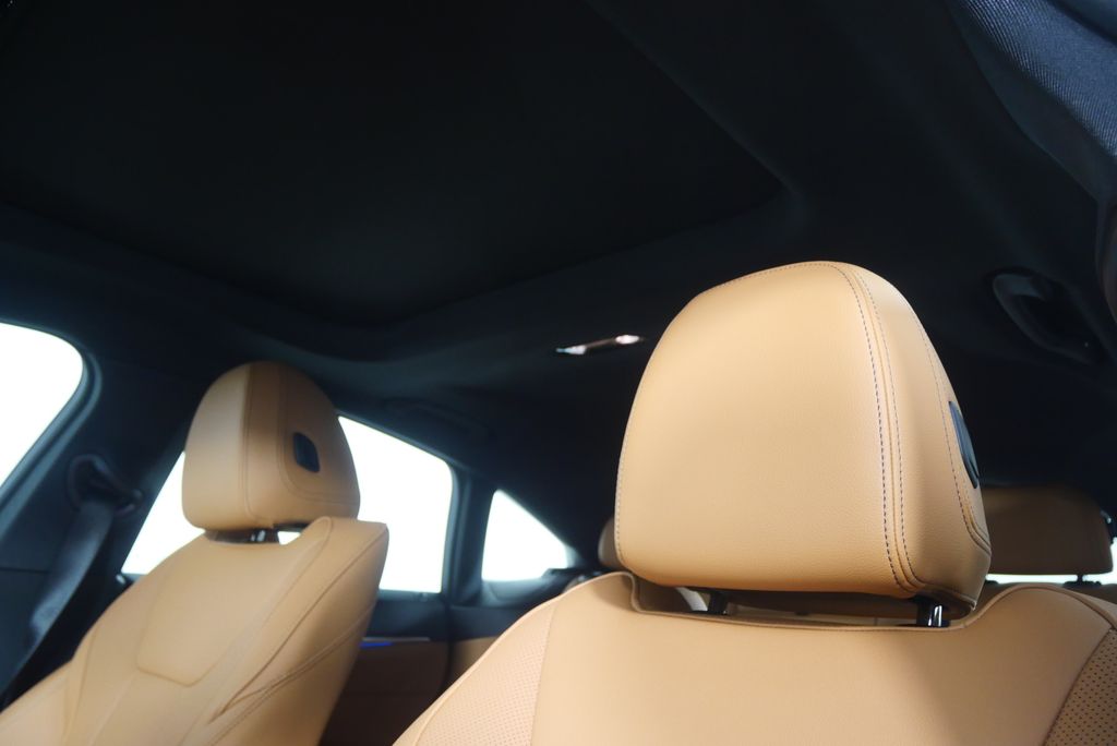 Thumbnail: 2026 BMW i4 - 12