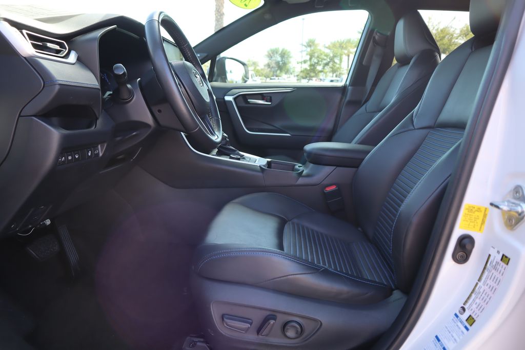 Thumbnail: 2020 Toyota RAV4 - 18