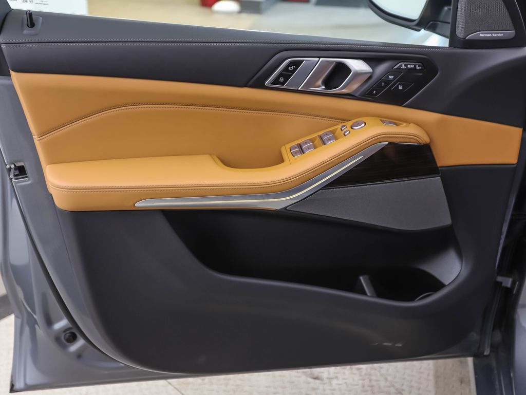 Thumbnail: 2023 BMW X7 - 9