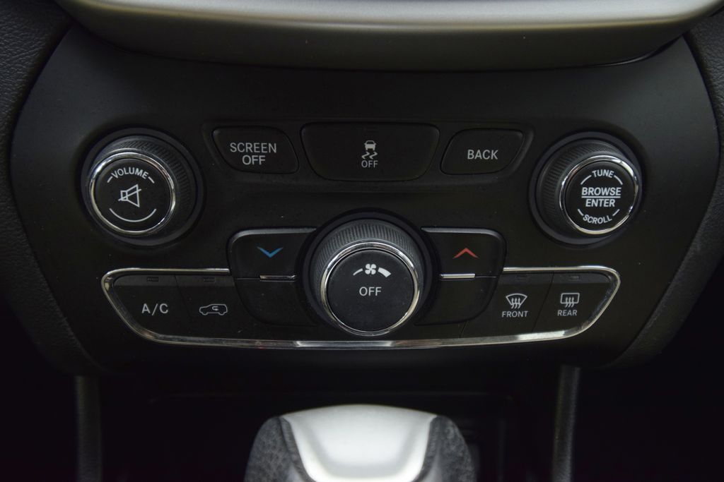 used 2015 Jeep Cherokee car, priced at $9,500