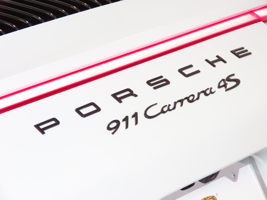 Thumbnail: 2017 Porsche 911 - 12