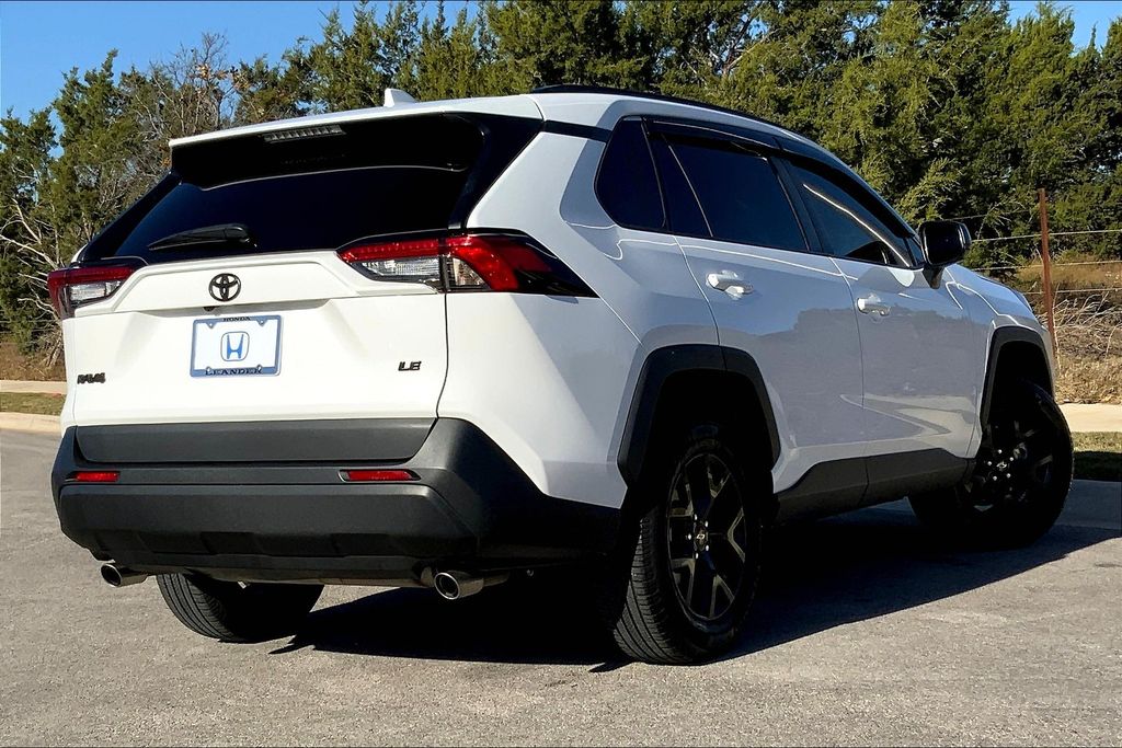 2021 Toyota RAV4 LE 13