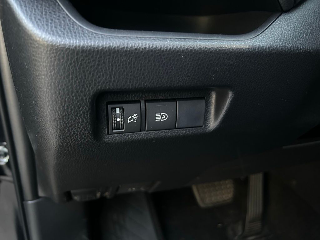 Thumbnail: 2020 Toyota RAV4 - 17