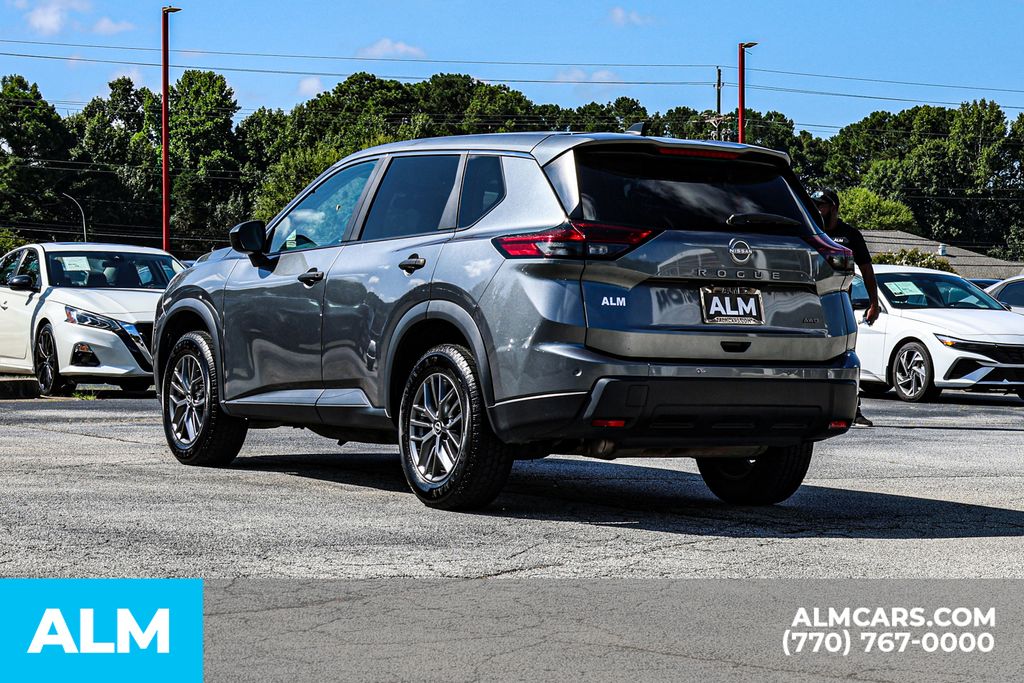 Used 2024 Gray Nissan S image 7