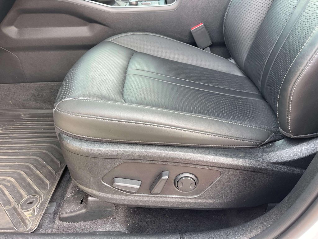 Certified Used 2025 Glacial White Pearl Kia S image 28