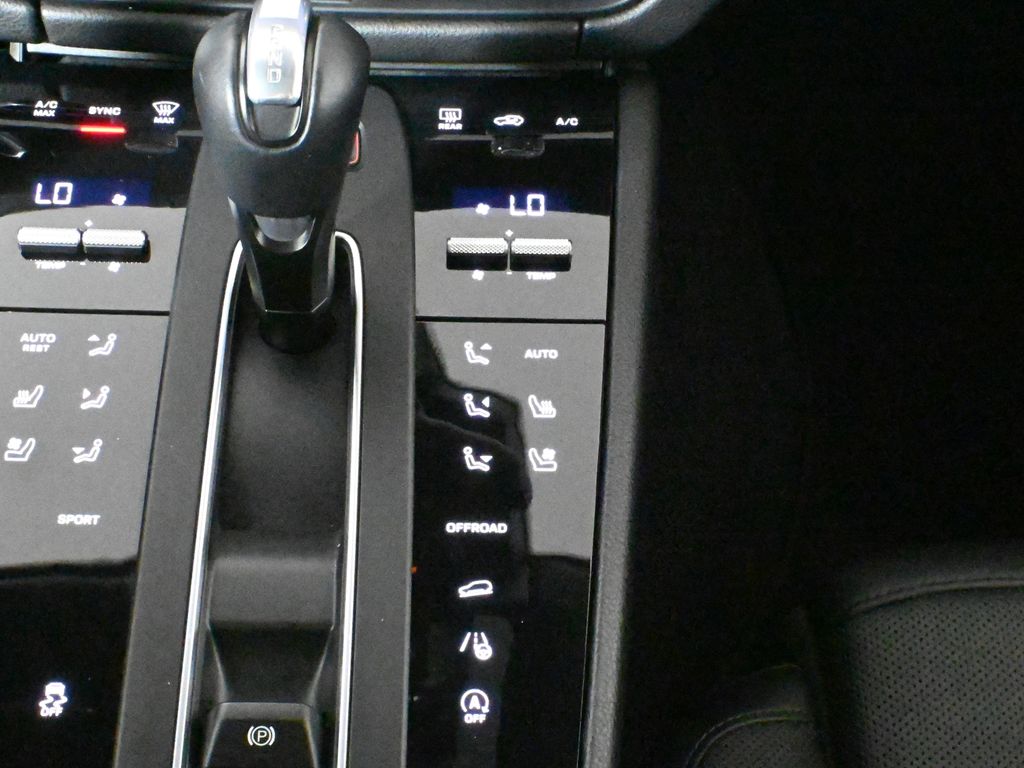 2022 Porsche Macan  29
