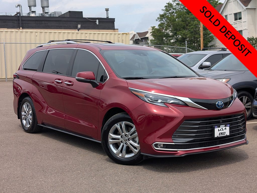 2024 Toyota Sienna Platinum