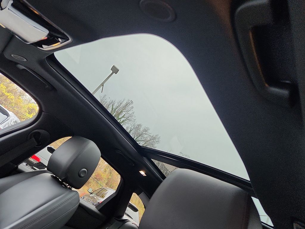 Thumbnail: 2025 Land Rover Range Rover Velar - 14