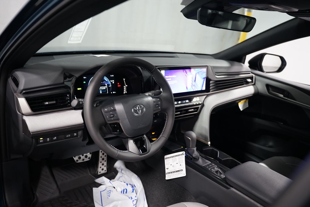 Thumbnail: 2025 Toyota Camry - 11