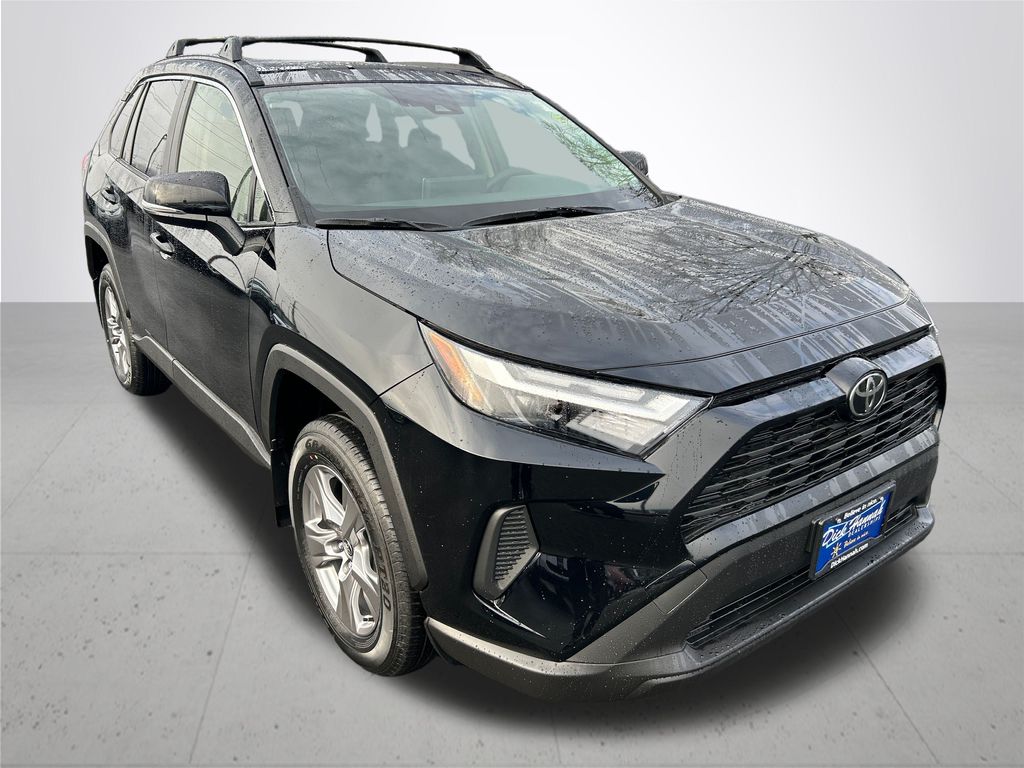 2025 Toyota RAV4 XLE photo 3
