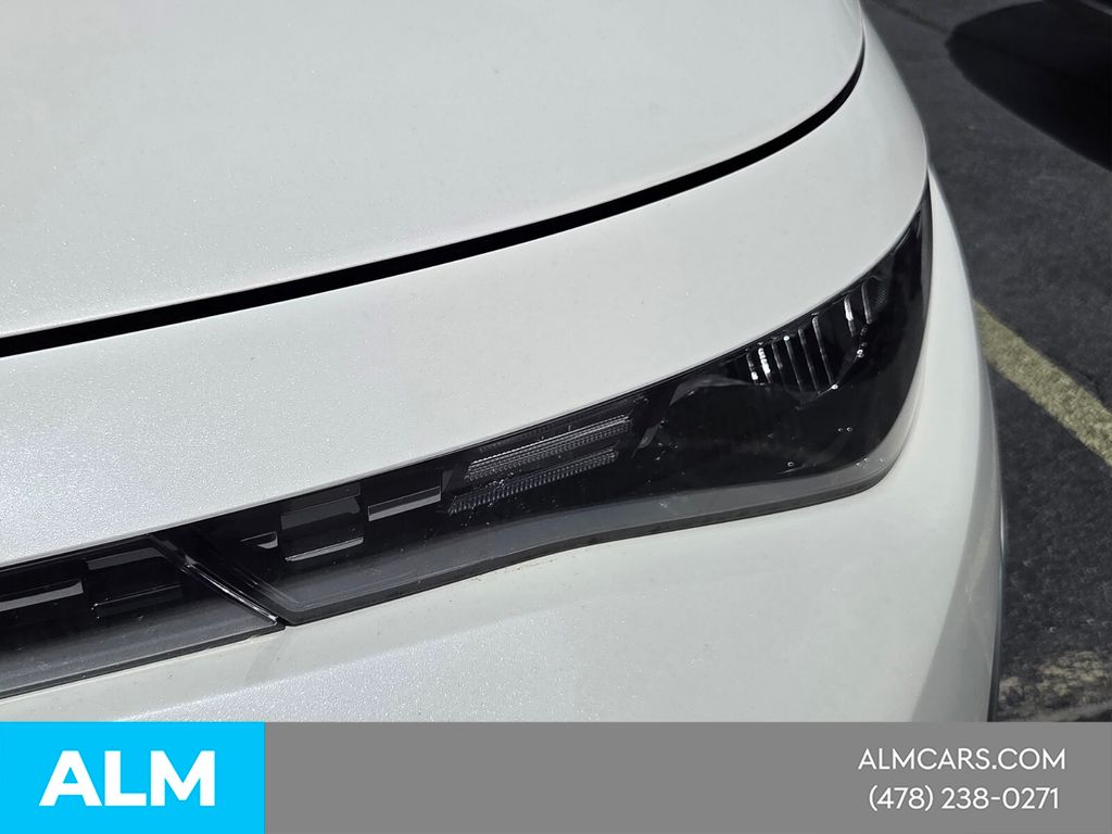 Used 2025 White Kia LX image 22