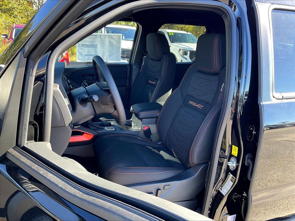 2026 Nissan Frontier — photo 10