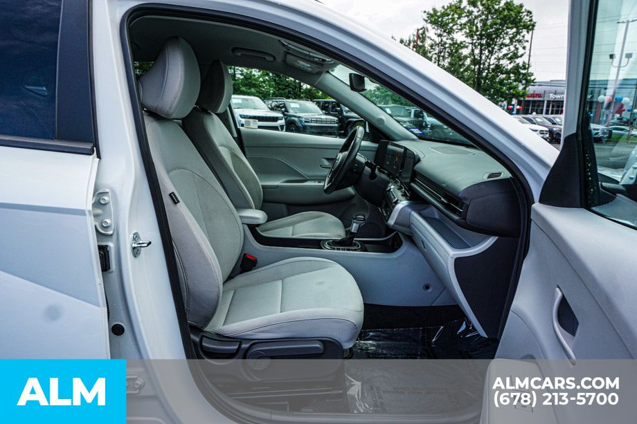 Used 2024 White Hyundai SEL image 23